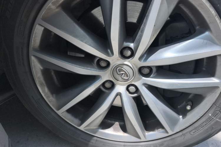 Used Infiniti Q50L 2016 2.0T Comfort Edition Right Front Wheel Hub