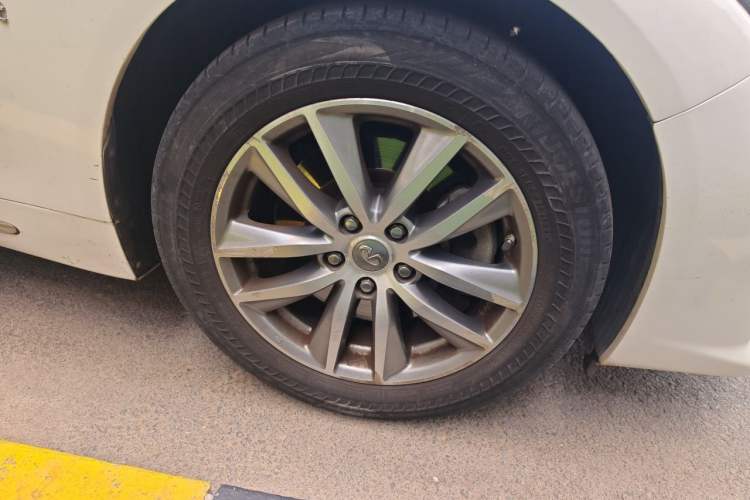 Used Infiniti Q50L 2016 2.0T Comfort Edition Right Front Wheel Hub