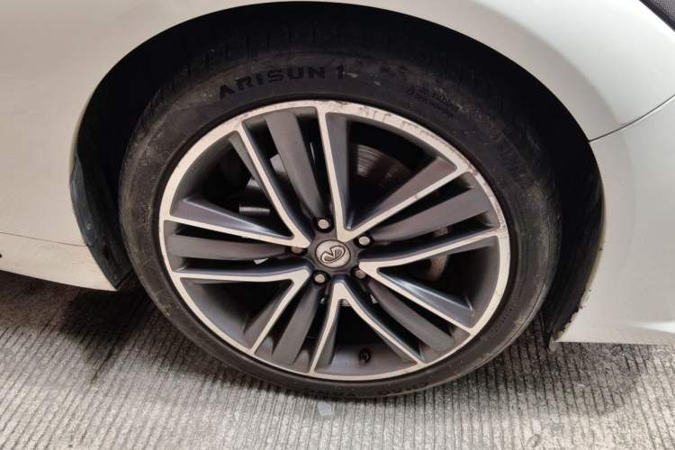 Used Infiniti Q50L 2016 2.0T Elite Sport Edition Right Front Wheel Hub