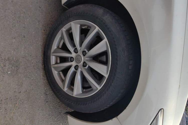 Used Infiniti Q50L 2016 2.0T Comfort Edition Right Front Wheel Hub