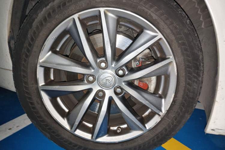 Used Infiniti Q50L 2016 2.0T Enjoyment Edition Right Front Wheel Hub