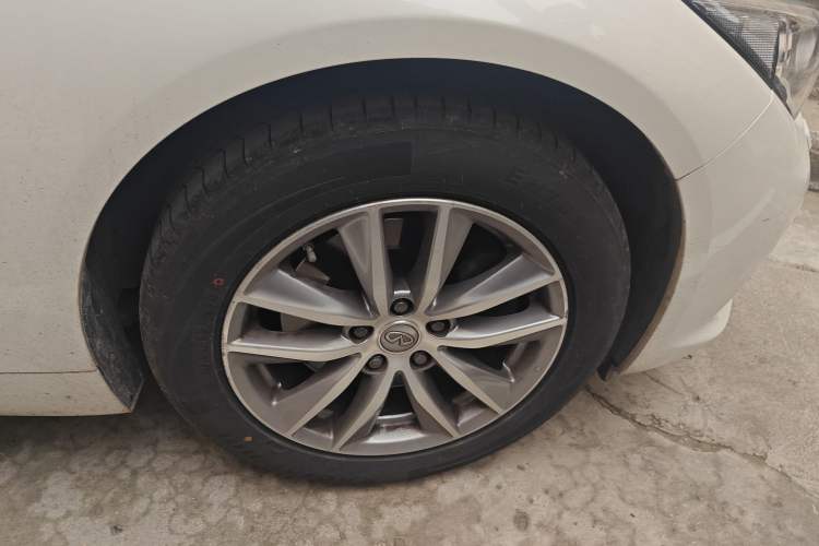 Used Infiniti Q50L 2016 2.0T Enjoyment Edition Right Front Wheel Hub