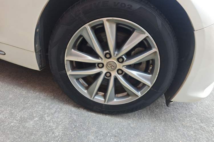 Used Infiniti Q50L 2016 2.0T Comfort Edition Right Front Wheel Hub