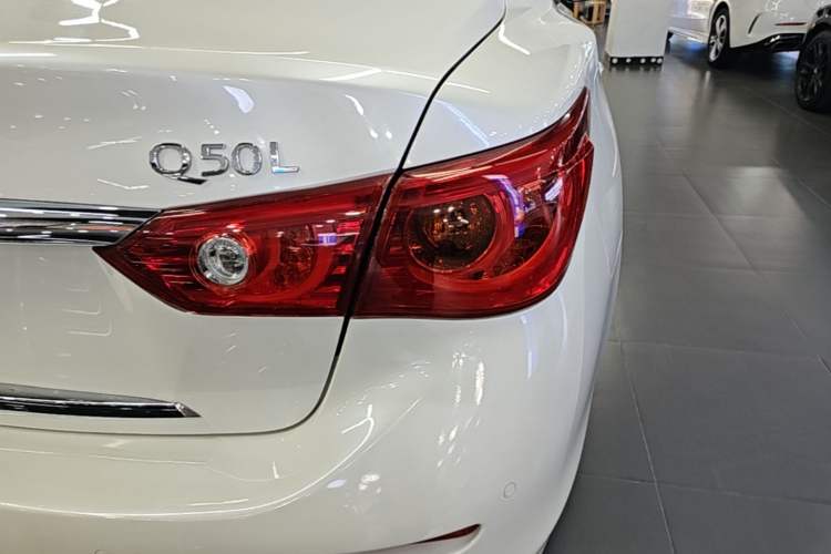 Used Infiniti Q50L 2016 2.0T Enjoyment Edition Right Rear Taillight