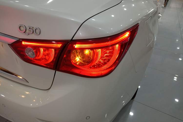 Used Infiniti Q50L 2016 2.0T Enjoyment Edition Right Rear Taillight