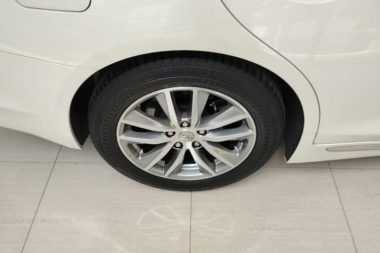 Used Infiniti Q50L 2016 2.0T Comfort Edition Right Rear Wheel Hub