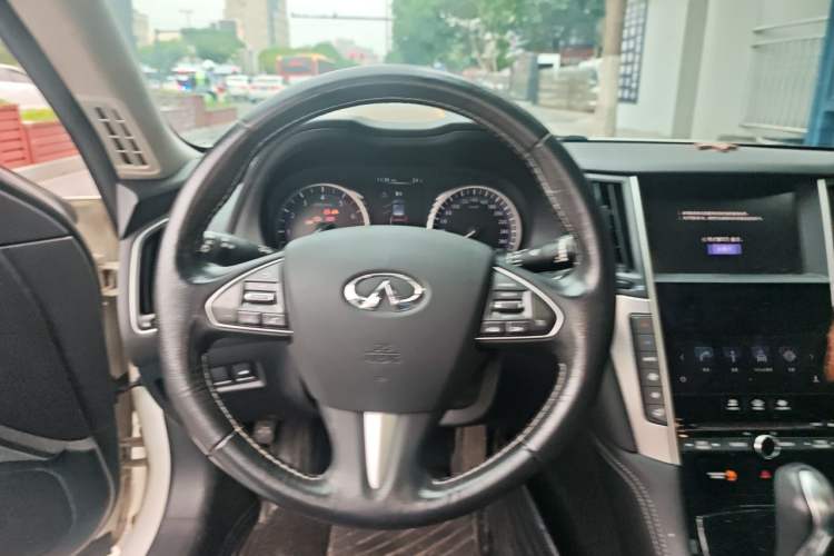 Used Infiniti Q50L 2016 2.0T Enjoyment Edition Steering Wheel