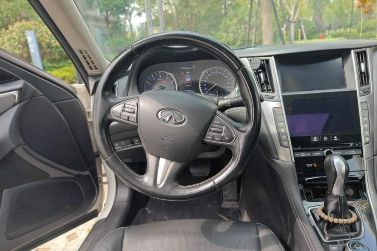 Used Infiniti Q50L 2016 2.0T Enjoyment Edition Steering Wheel