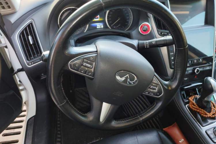 Used Infiniti Q50L 2016 2.0T Enjoyment Edition Steering Wheel