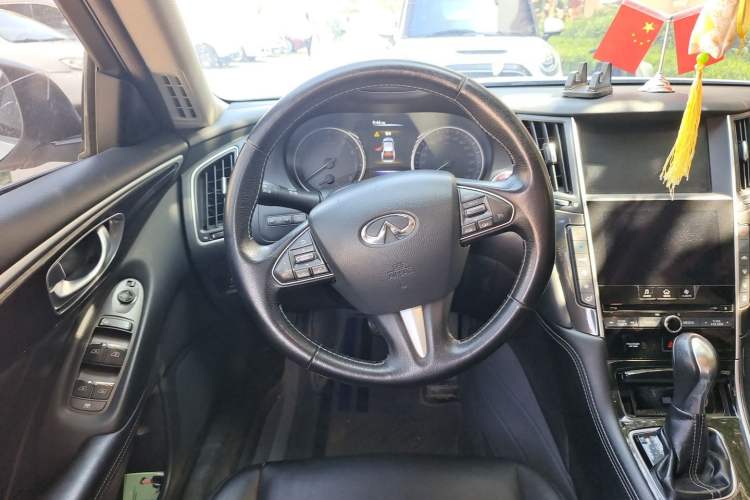 Used Infiniti Q50L 2016 2.0T Comfort Edition Steering Wheel