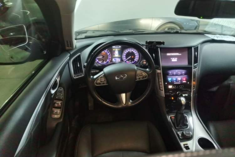 Used Infiniti Q50L 2016 2.0T Enjoyment Edition Steering Wheel