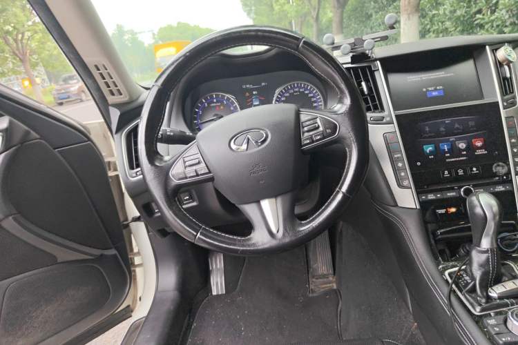 Used Infiniti Q50L 2016 2.0T Enjoyment Edition Steering Wheel