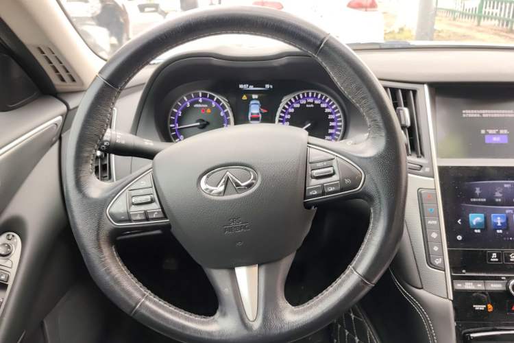 Used Infiniti Q50L 2016 2.0T Enjoyment Edition Steering Wheel