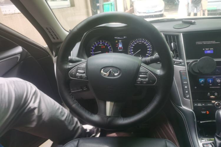 Used Infiniti Q50L 2016 2.0T Enjoyment Edition Steering Wheel