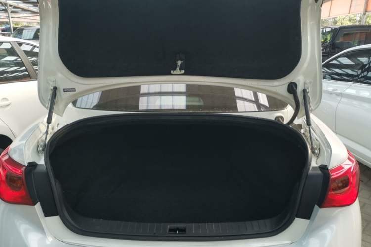 Used Infiniti Q50L 2016 2.0T Comfort Edition Trunk