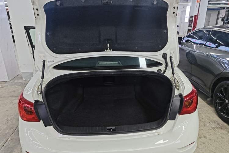 Used Infiniti Q50L 2016 2.0T Enjoyment Edition Trunk