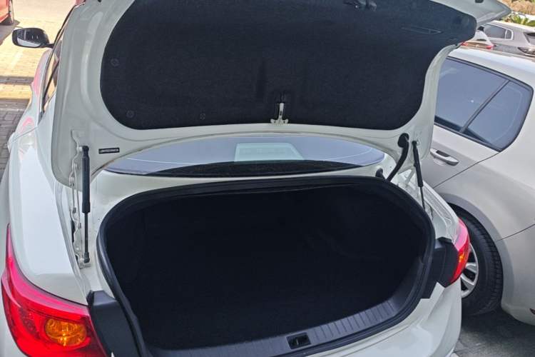 Used Infiniti Q50L 2016 2.0T Enjoyment Edition Trunk