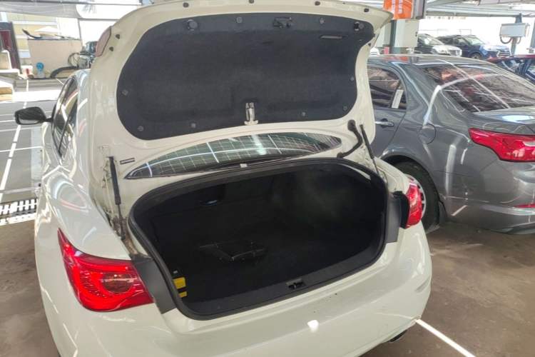Used Infiniti Q50L 2016 2.0T Enjoyment Edition Trunk