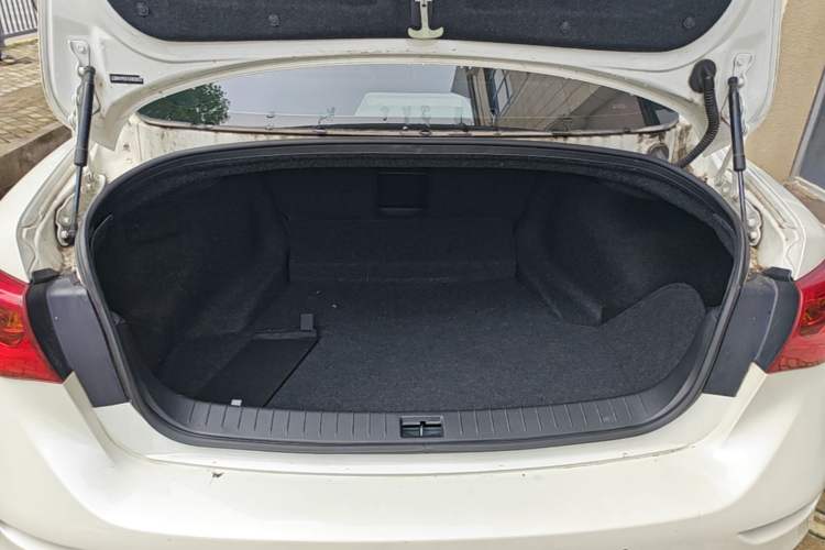 Used Infiniti Q50L 2016 2.0T Ambition Edition Trunk