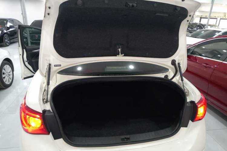 Used Infiniti Q50L 2016 2.0T Enjoyment Edition Trunk
