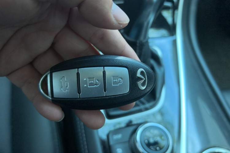 Used Infiniti Q50L 2016 2.0T Comfort Edition Vehicle Key