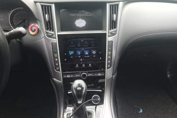 Used Infiniti Q50L 2018 2.0T Enjoyment Version China V Standard Audio And AC Panel