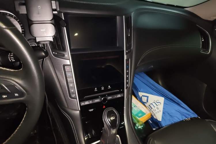 Used Infiniti Q50L 2018 2.0T Enjoyment Version China V Standard Audio And AC Panel