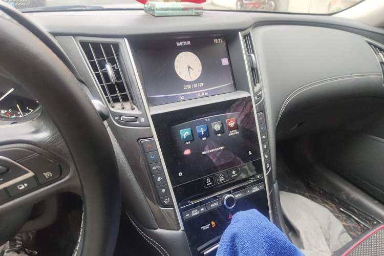 Used Infiniti Q50L 2018 2.0T Comfort Edition China VI Standard Audio And AC Panel