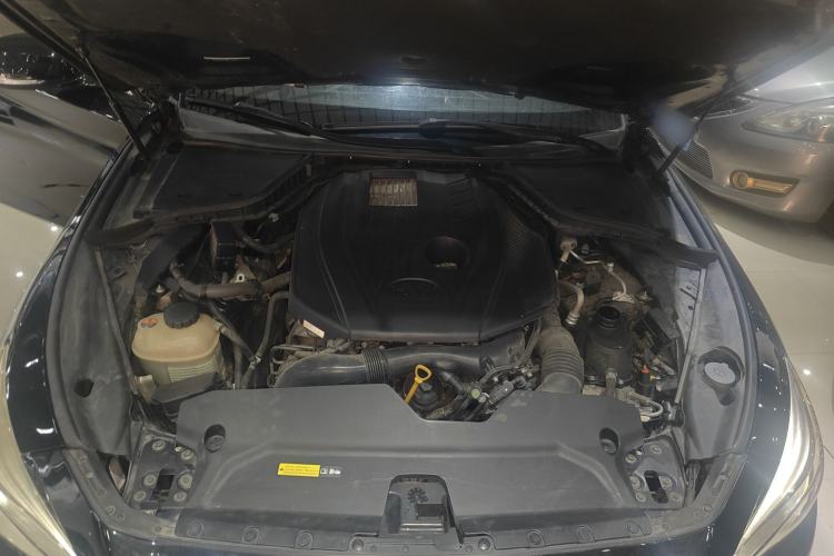 Used Infiniti Q50L 2018 2.0T Comfort Edition China VI Standard Engine Bay