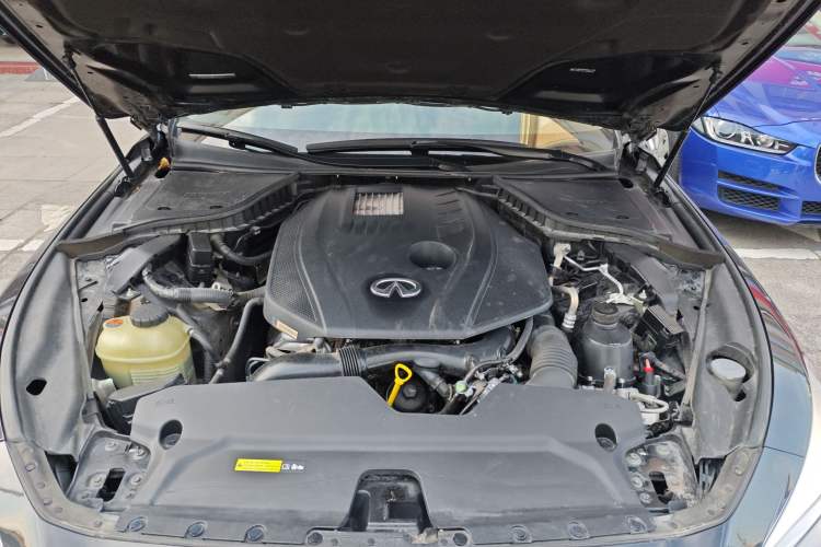 Used Infiniti Q50L 2018 2.0T Comfort Edition China VI Standard Engine Bay