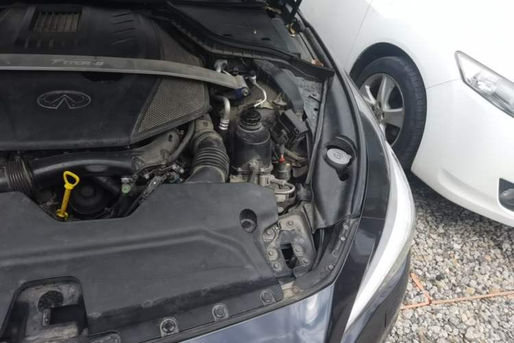 Used Infiniti Q50L 2018 2.0T Enjoyment Version China V Standard Engine Bay Left