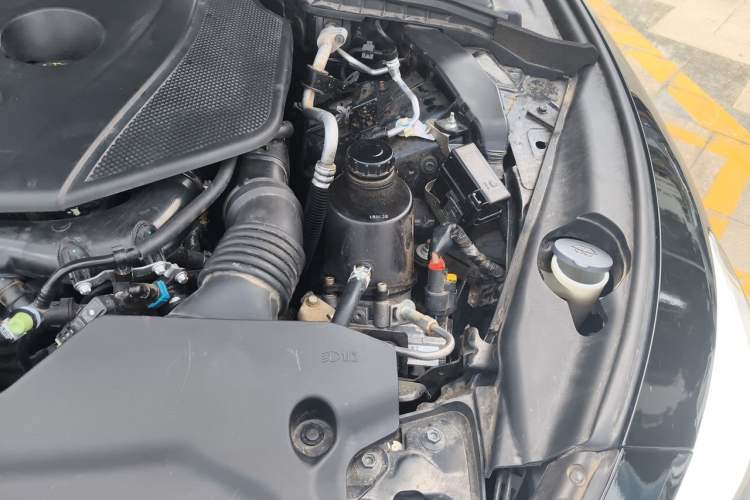Used Infiniti Q50L 2018 2.0T Comfort Edition China VI Standard Engine Bay Left