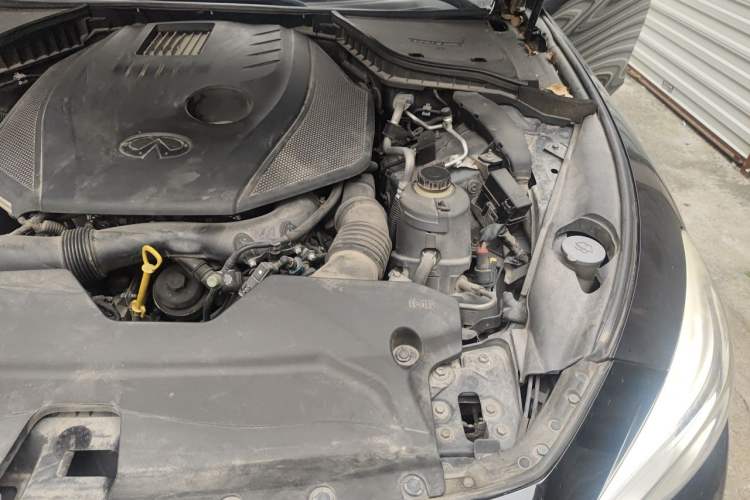 Used Infiniti Q50L 2018 2.0T Comfort Edition China VI Standard Engine Bay Left