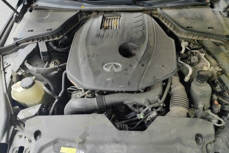 Used Infiniti Q50L 2018 2.0T Comfort Edition China VI Standard Engine Bay