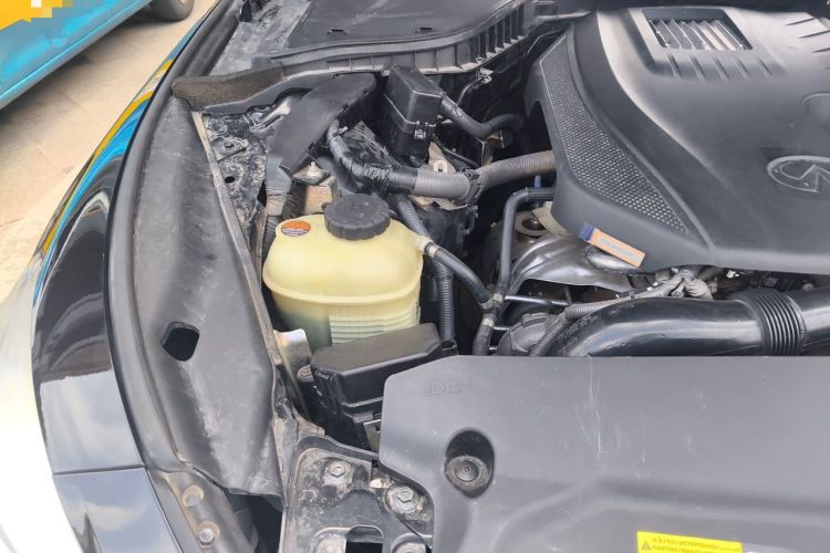Used Infiniti Q50L 2018 2.0T Comfort Edition China VI Standard Engine Bay Right