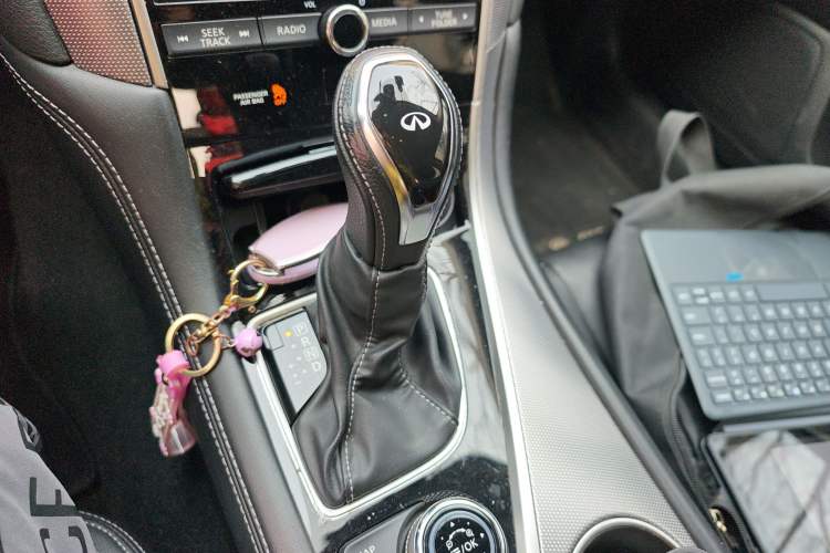 Used Infiniti Q50L 2018 2.0T Enjoyment Version China V Standard Gear Lever