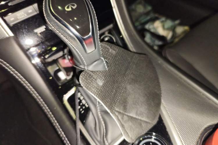 Used Infiniti Q50L 2018 2.0T Enjoyment Edition China V standard Gear Lever