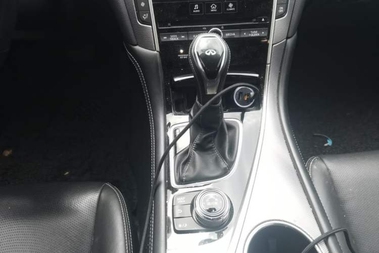 Used Infiniti Q50L 2018 2.0T Enjoyment Version China V Standard Gear Lever