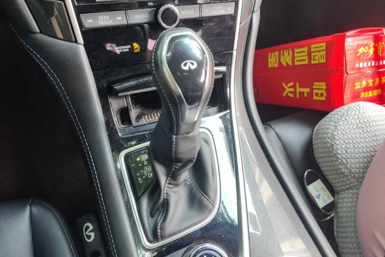 Used Infiniti Q50L 2018 2.0T Comfort Edition China VI Standard Gear Lever