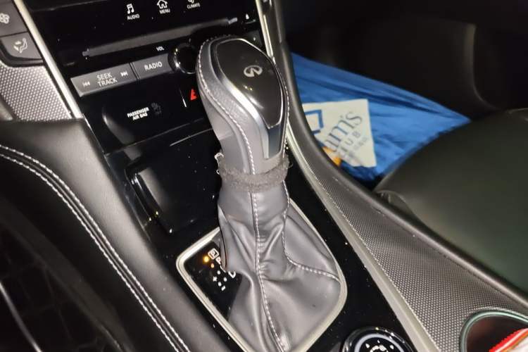 Used Infiniti Q50L 2018 2.0T Enjoyment Version China V Standard Gear Lever