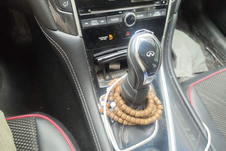 Used Infiniti Q50L 2018 2.0T Comfort Edition China VI Standard Gear Lever