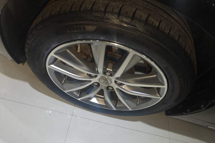 Used Infiniti Q50L 2018 2.0T Comfort Edition China VI Standard Left Front Wheel Hub