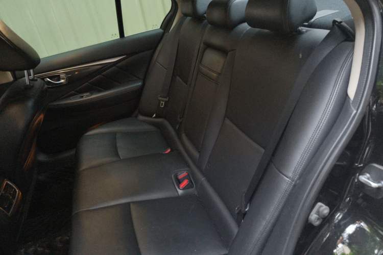 Used Infiniti Q50L 2018 2.0T Comfort Edition China V Standard Left Rear Seat