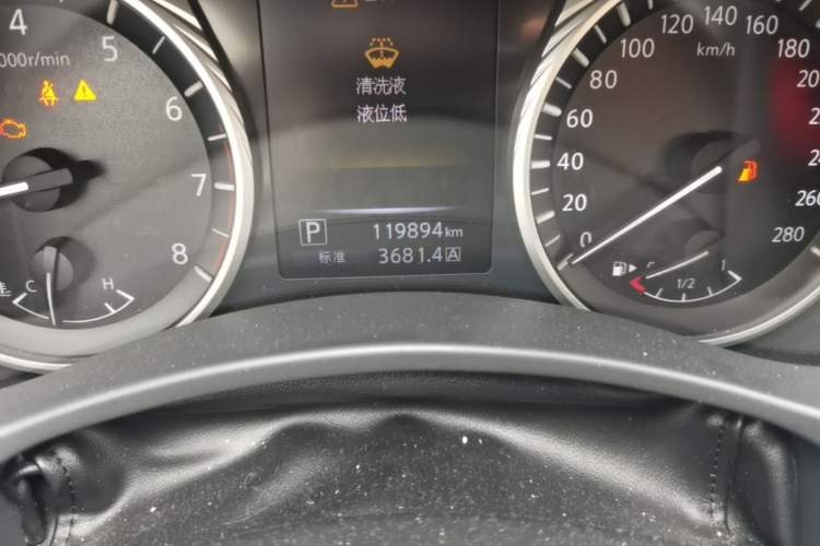 Used Infiniti Q50L 2018 2.0T Enjoyment Version China V Standard Odometer Close Up