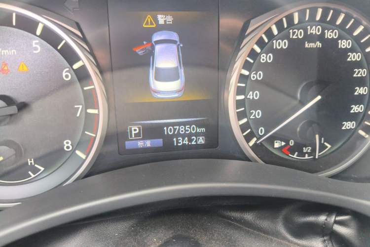 Used Infiniti Q50L 2018 2.0T Comfort Edition China VI Standard Odometer Close Up