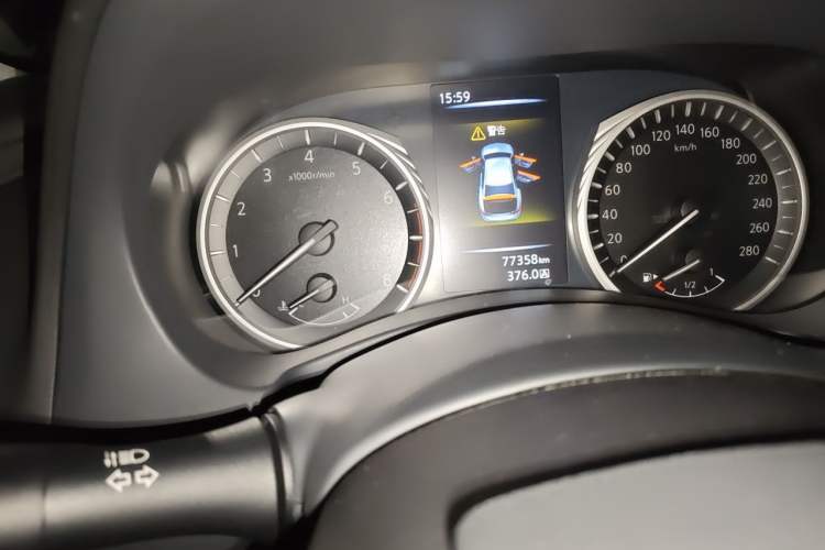 Used Infiniti Q50L 2018 2.0T Enjoyment Version China V Standard Odometer Close Up