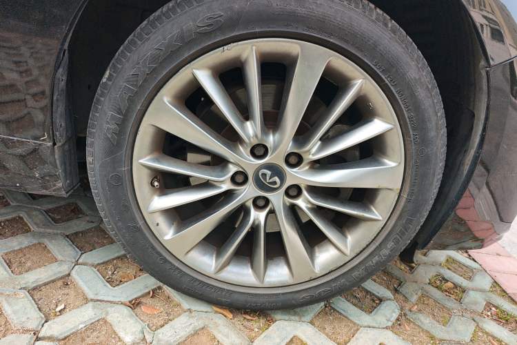Used Infiniti Q50L 2018 2.0T Enjoyment Version China V Standard Right Front Wheel Hub