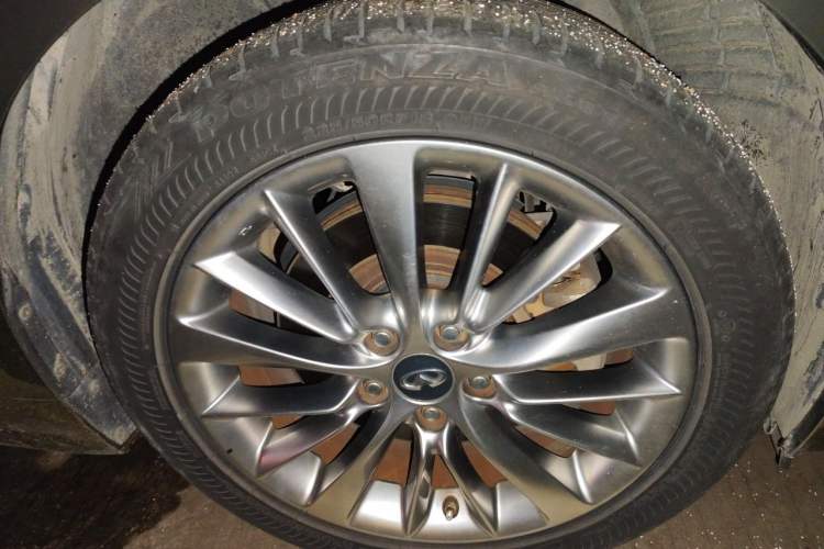 Used Infiniti Q50L 2018 2.0T Enjoyment Edition China V standard Right Front Wheel Hub