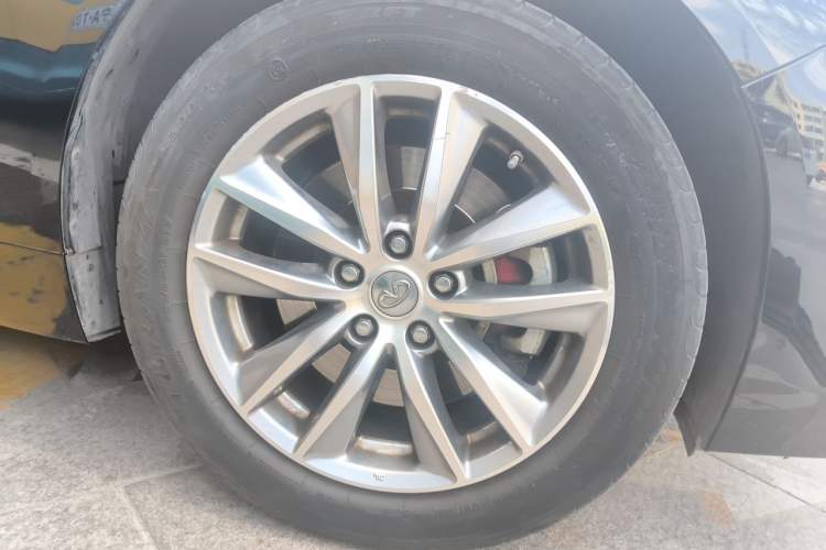 Used Infiniti Q50L 2018 2.0T Comfort Edition China VI Standard Right Front Wheel Hub