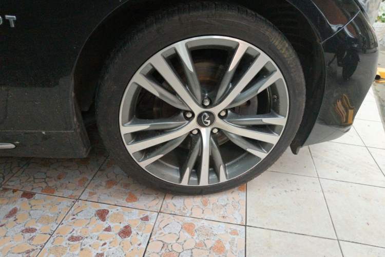 Used Infiniti Q50L 2018 2.0T Comfort Edition China V Standard Right Front Wheel Hub